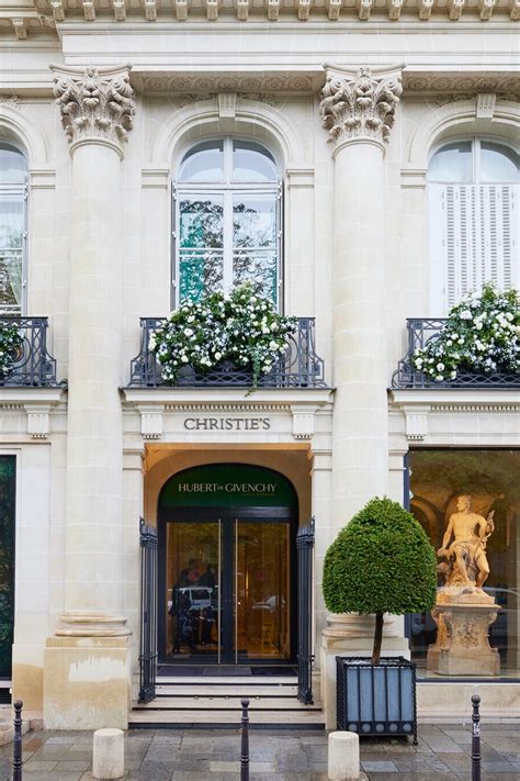 La vente Hubert de Givenchy chez Christie's franchit la barre des 